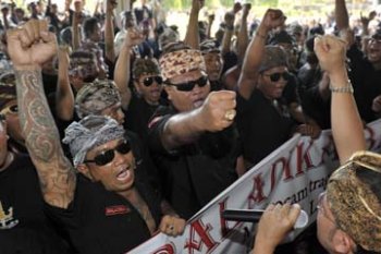 ORMAS BALI KECAM KERUSUHAN LAMPUNG