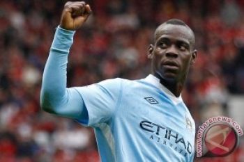 Penalti Balotelli Hindarkan Kekalahan City