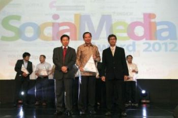 Alfamart Raih Social Media Award 2012