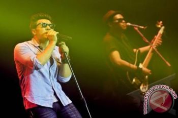 Penampilan NAIF Band