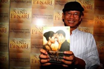 Ahmad Tohari: Buatlah Karya Bermuatan Lokal Mendunia