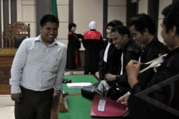 Terdakwa Korupsi Bansos Dilarikan ke RS
