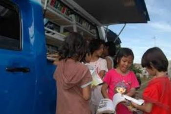 Kebiasaan Mendengar Bikin Minat Membaca Kurang