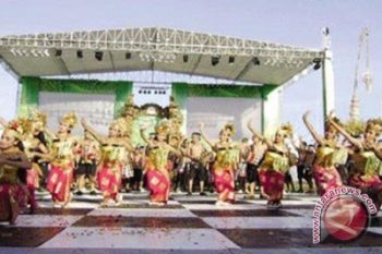 Puluhan wisatawan asing ikut pawai NDF 