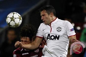Persie pimpin MU kalahkan Arsenal 