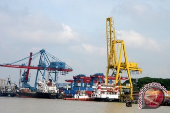 Kapal masih antre sandar di Pelabuhan Boom Baru