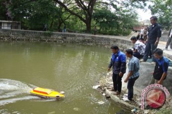 Mahasiswa UGM membuat robot kapal tanpa awak 