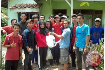 Mahasiswa IBI Darmajaya Gelar Makrab dan Bakti Sosial