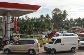Harga Premium Enceran Rp7.000 Per Liter di Lubukbasung