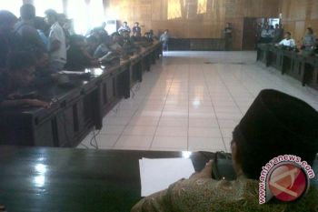 DPRD Akhirnya Tunda Kenaikan Retribusi Angkot