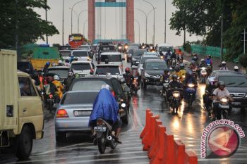 Kemacetan lalulintas kendaraan di Palembang semakin parah