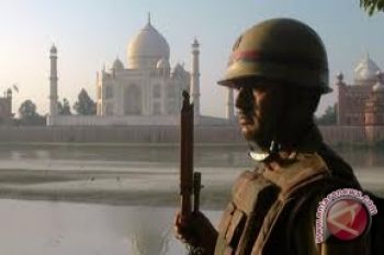  Polisi India Bunuh Lima Pemberontak         