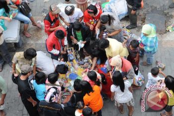 Anak-anak ramai beli mainan lebaran kedua 