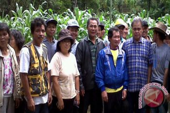 Bupati Minahasa respons positif wartawan menanam 