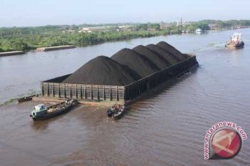 Kapal-Tongkang Bisa Lewati Jembatan Muara Teweh