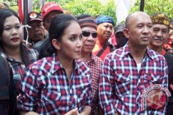 Jokowi Siap Kampanye Untuk Rieke-Teten