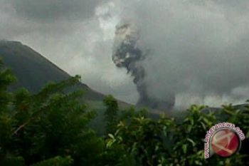 Gunung Lokon kembali meletus 