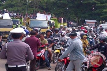 Ribuan Demonstran Gugat Hasil Pilkada Sultra 