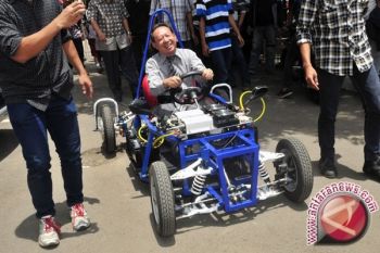 Mahasiswa Unpas Bandung luncurkan mobil listrik
