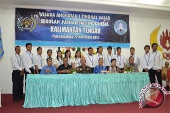 14 Siswa Sji Angkatan I Kalteng Diwisuda