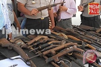 Polisi Gerebek pabrik Senjata rakitan Di Cipinang