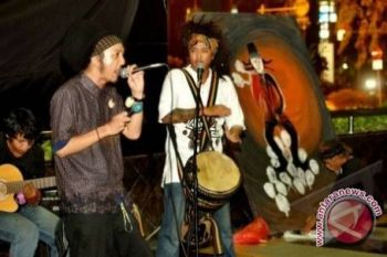 Ras Muhammad terbitkan buku perjalanan musik reggae