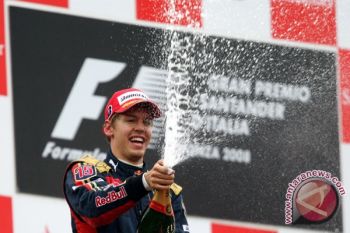 Vettel Cetak Sejarah