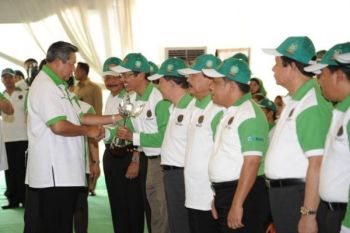 Gubernur Sumbar Raih Tiga Penghargaan dalam Sepekan