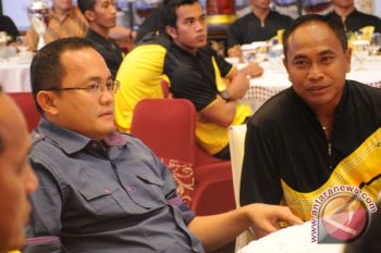 Menpora harus dahulukan penyelesaian dualisme kompetisi 