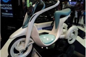 Motor Listrik Yamaha dan Honda 'Narsis' di JMCS