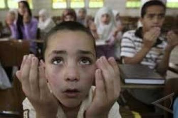 Doa untuk Palestina Dibacakan, Guru dan Murid Menangis 