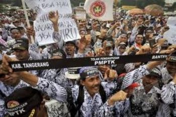 Guru Karimunjawa Keluhkan Tunjangan Belum Cair
