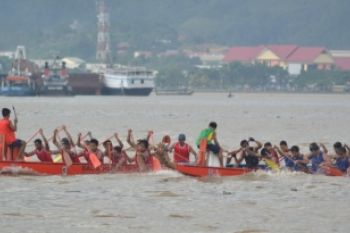 Lomba Perahu Naga