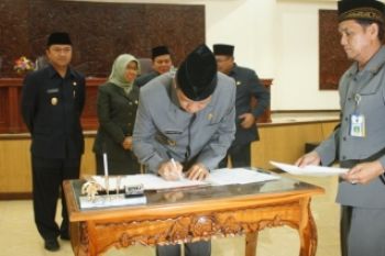 Pengesahan APBD 2013
