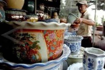 Perajin Keramik Keluhkan Masuknya Produk Vietnam 
