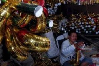 Pengrajin Terompet Tradisional Optimistis Bersaing
