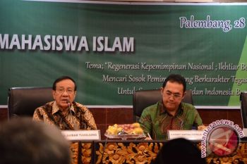 Akbar Tanjung menilai BLSM untungkan partai pemerintah