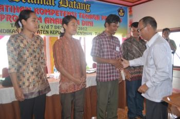 Puluhan Tenaga Lapangan Diknas (TLD) Pertanyakan Honor