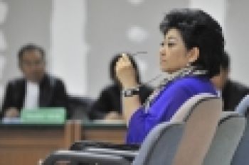 Hakim Izinkan Hartati Lakukan Rawat Jalan