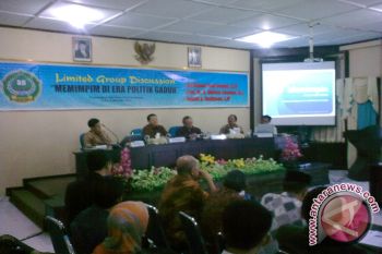 Mahasiswa IAIN Palembang bedah buku "Politik Gaduh" 