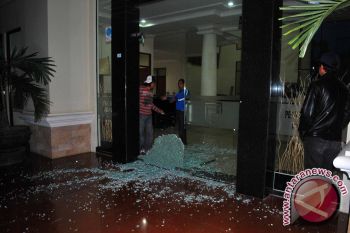 Warga rusak kantor wali kota Pagaralam 