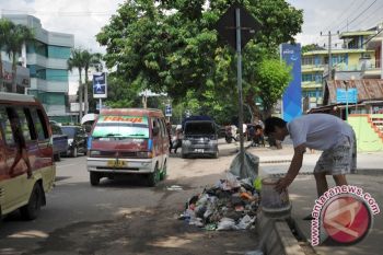 Warga minta pembuang sampah sembarangan diberi sanksi