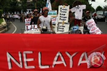 Kenaikan Harga BBM Persulit Nelayan
