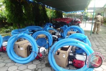 Dispertan Kulon Progo serahkan bantuan alat pertanian