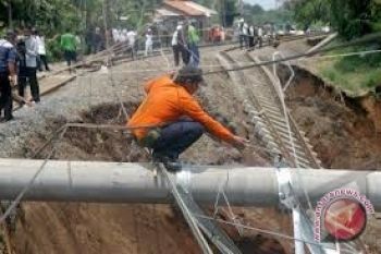 Rel Cilebut mulai disambungkan