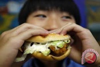 Remaja Yang Makan Berlebihan Beresiko Menggunakan Narkoba 