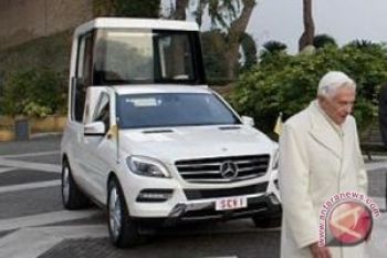 Paus Benediktus XVI Masih Pilih Mercedes