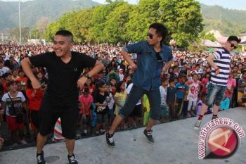  Pasukan Brimob pun ber-Gangnam Style
