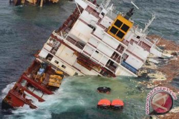 KM Alpin tenggelam setelah bertabrakan di Tanjung Perak
