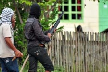 BENTROK ANTAR WARGA